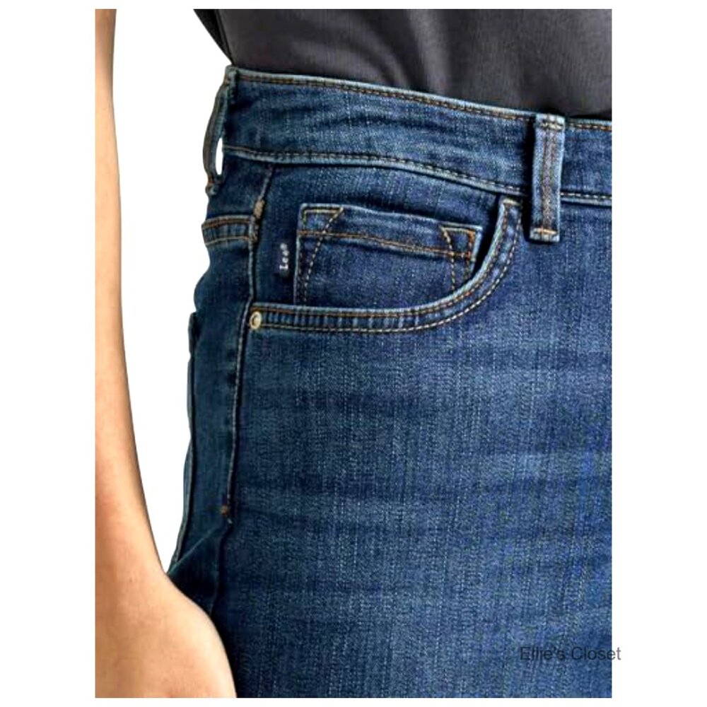Relaxed Fit Straight Leg Jeans with Slimming Stretch Fabric - Picture 4 of 6